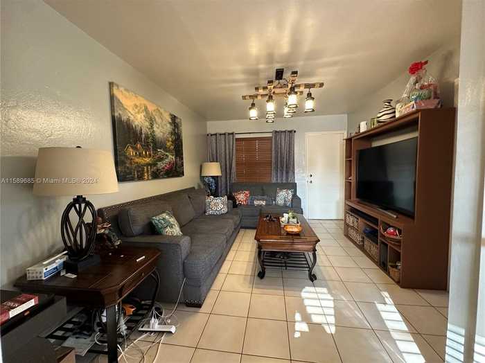 photo 2: 375 E 4th Ave Unit 5, Hialeah FL 33010