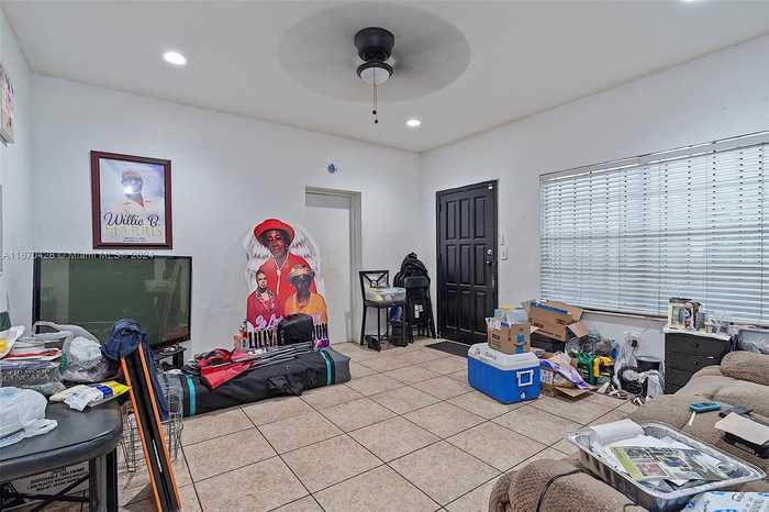 photo 9: 934 NW 45th St, Miami FL 33127