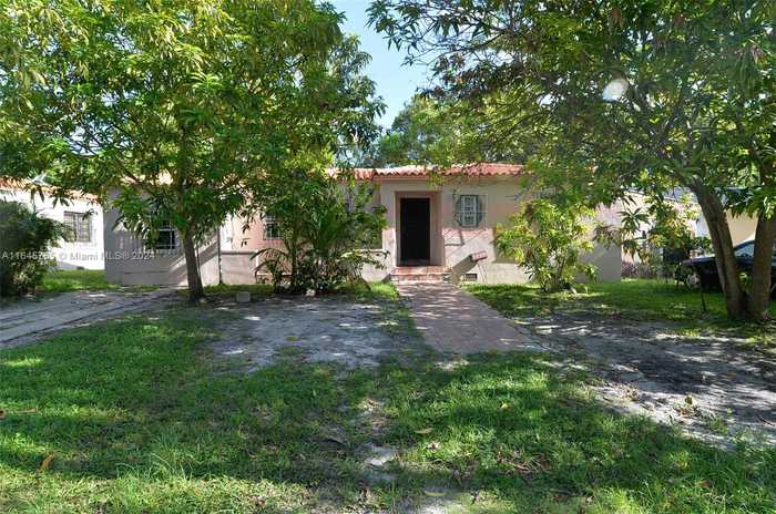 photo 2: 235 NE 47th St, Miami FL 33137