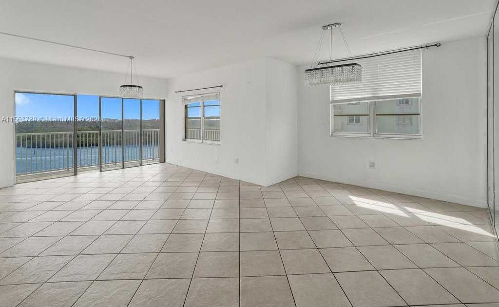 photo 2: 300 Bayview Dr Unit 906, Sunny Isles Beach FL 33160