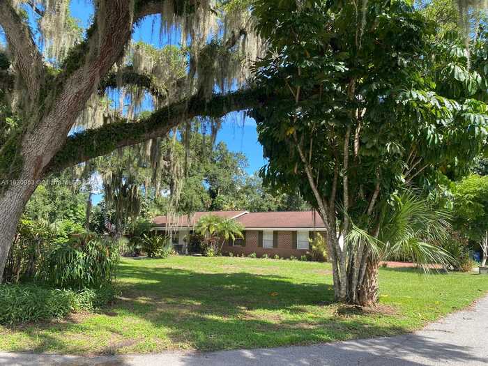 photo 1: 225 COTTAGE AVE, La Belle FL 33935