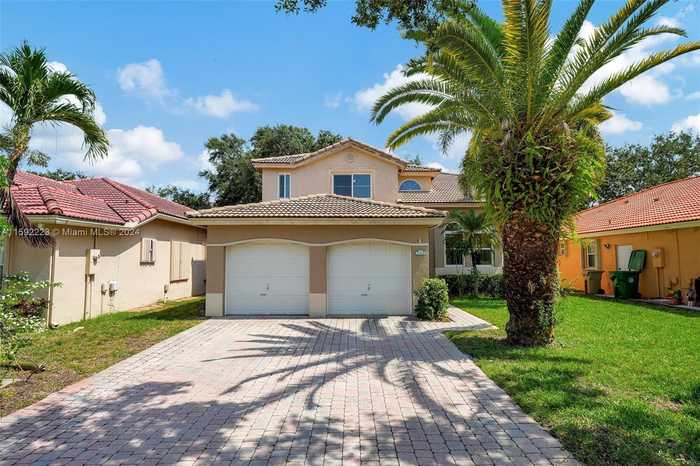 photo 1: 14143 N Cypress Cove Cir, Davie FL 33325