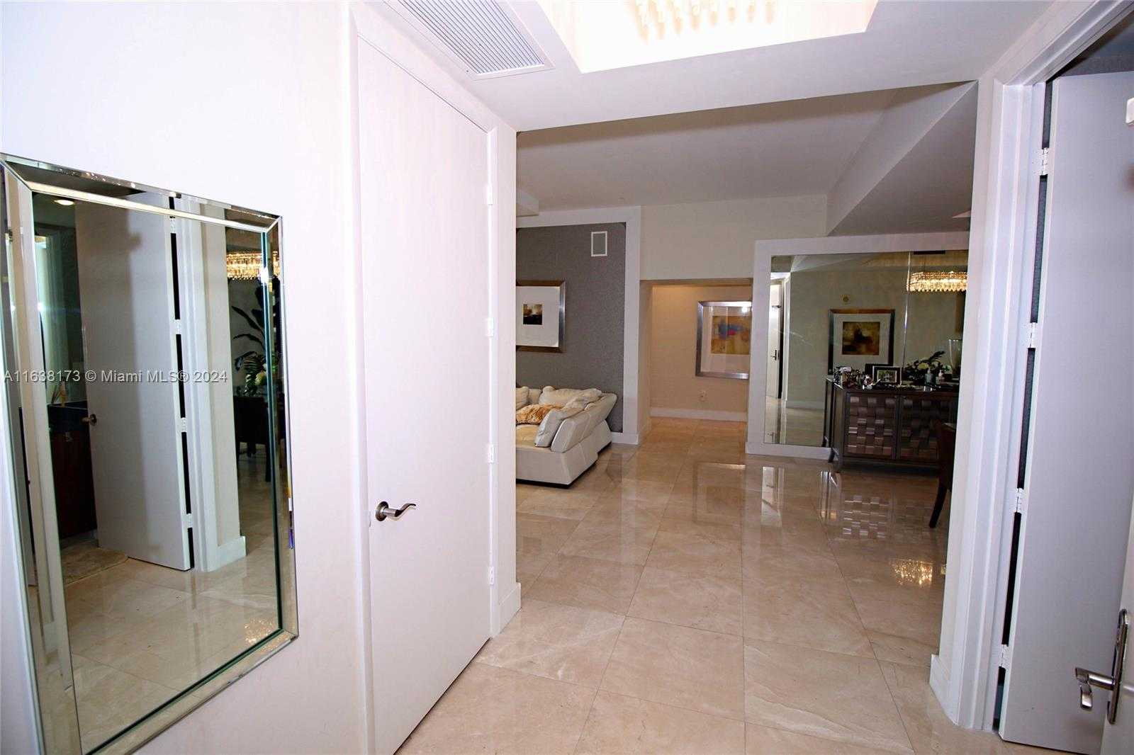 photo 3: 15901 Collins Ave Unit 2906, Sunny Isles Beach FL 33160