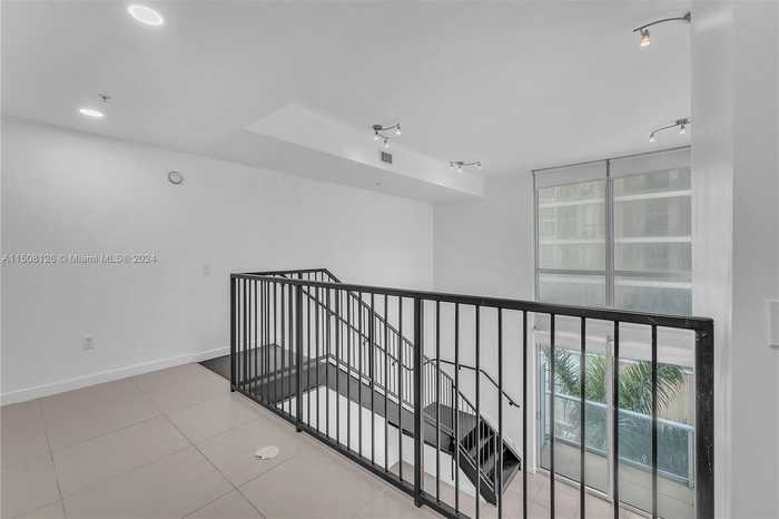 photo 2: 300 S Biscayne Blvd Unit L-402, Miami FL 33131