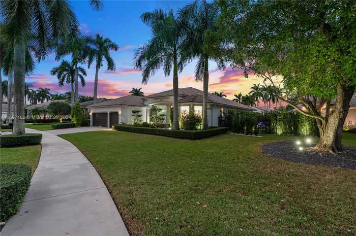 photo 1: 2558 Eagle Run Ln, Weston FL 33327