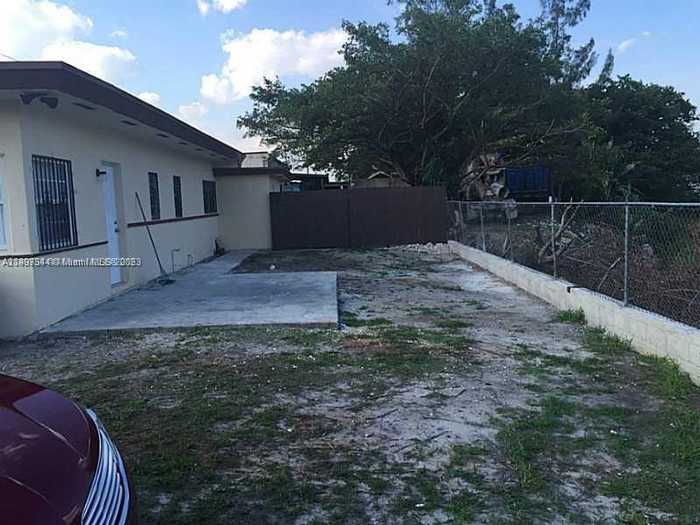 photo 2: 11015 NW 17th Ave, Miami FL 33167