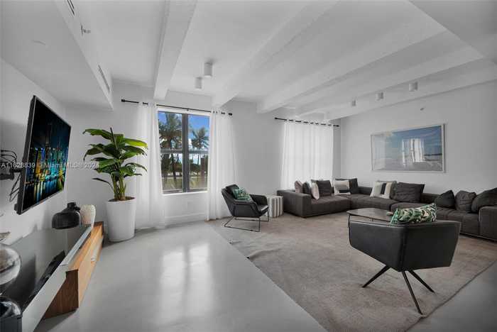 photo 1: 1330 Ocean Dr Unit 2A, Miami Beach FL 33139