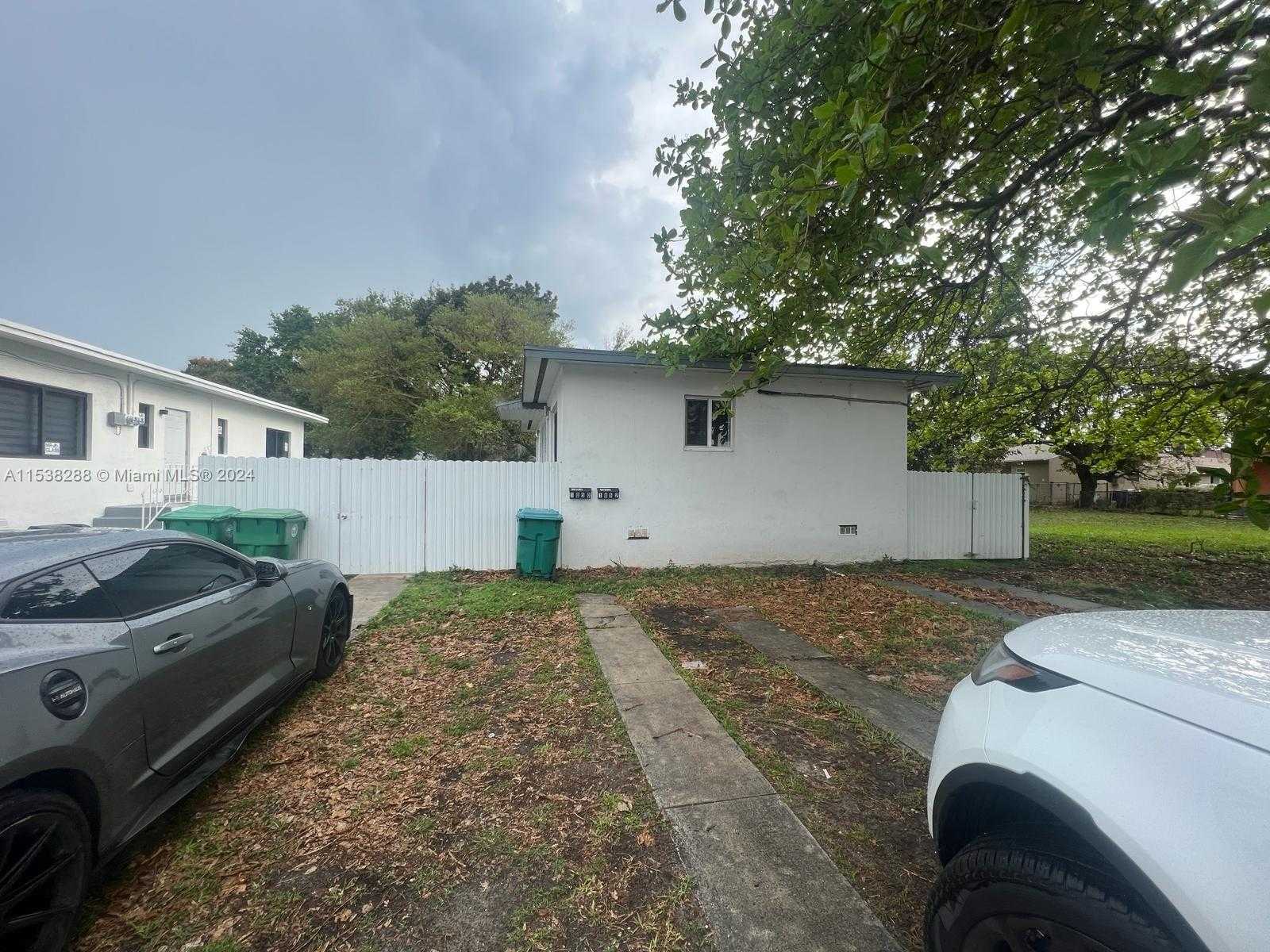 photo 3: 1050 NW 35th St, Miami FL 33127