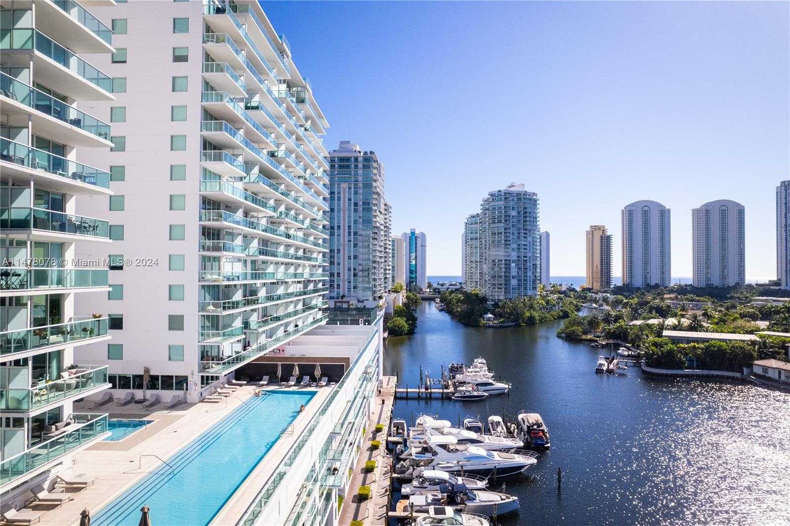 photo 3: 400 Sunny Isles Blvd Unit 2019, Sunny Isles Beach FL 33160