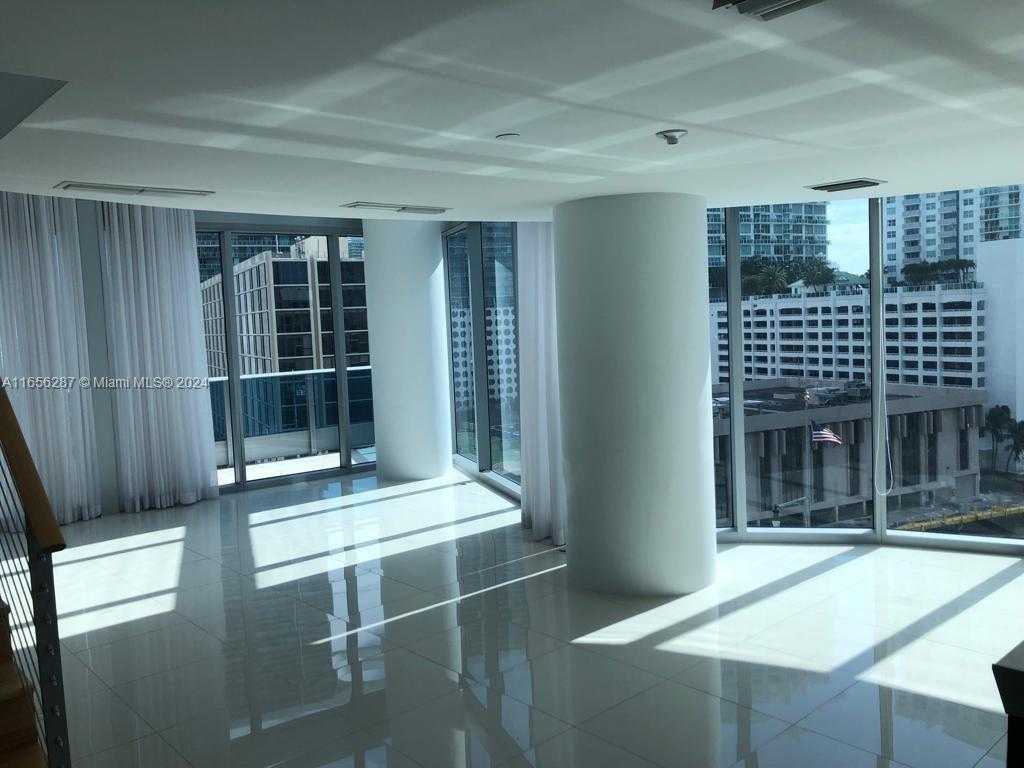 photo 3: 200 Biscayne Boulevard Way Unit 902, Miami FL 33131