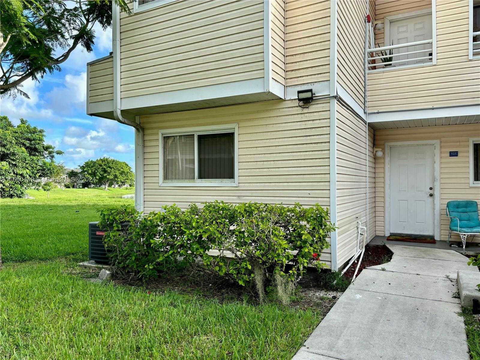 photo 1: 3449 NW 44th St Unit 101, Oakland Park FL 33309