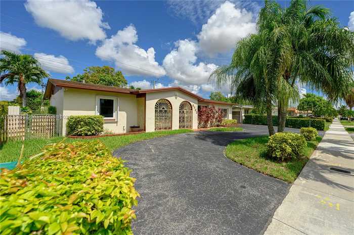 photo 1: 6732 SW 135th Ct, Miami FL 33183