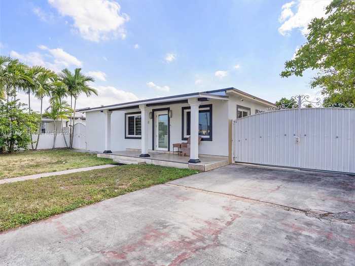 photo 2: 4860 W 2nd Ave, Hialeah FL 33012