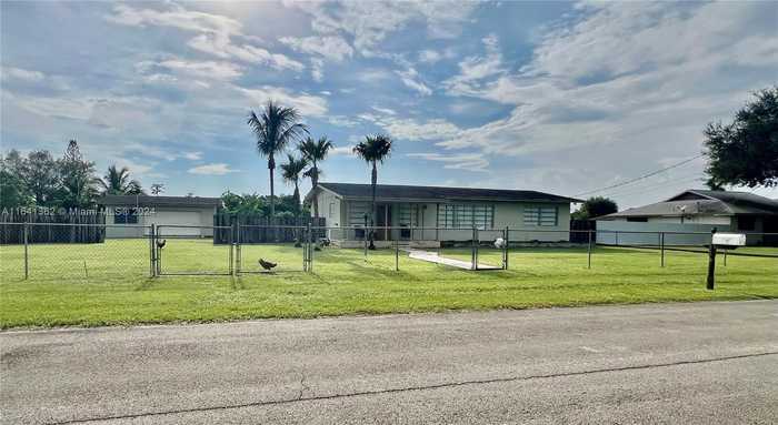 photo 2: 30500 SW 193rd Ct, Homestead FL 33030