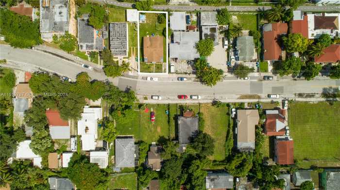 photo 1: 251 NW 33rd St, Miami FL 33127