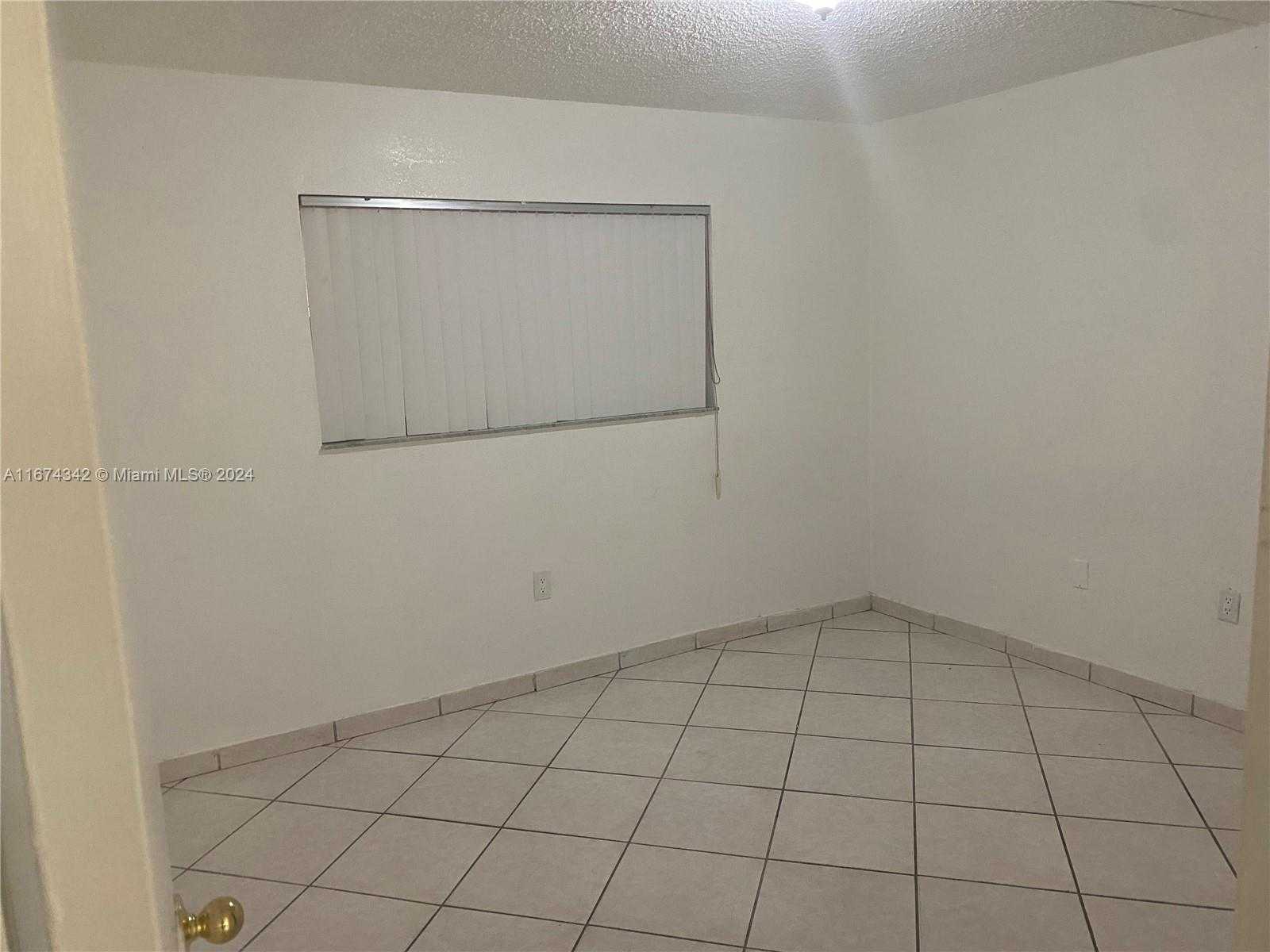 photo 2: 1855 W 60th St Unit 208, Hialeah FL 33012