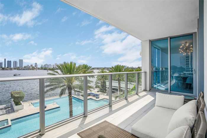 photo 2: 17111 Biscayne Blvd Unit 309, North Miami Beach FL 33160