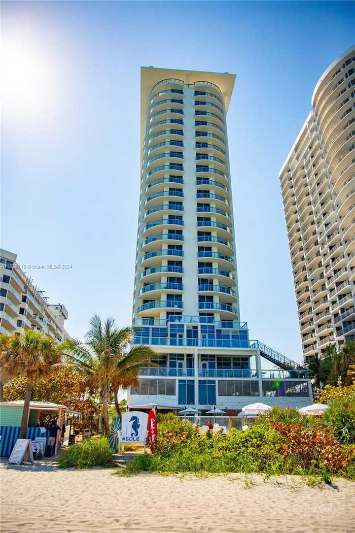 photo 2: 17315 Collins Ave Unit 2203, Sunny Isles Beach FL 33160