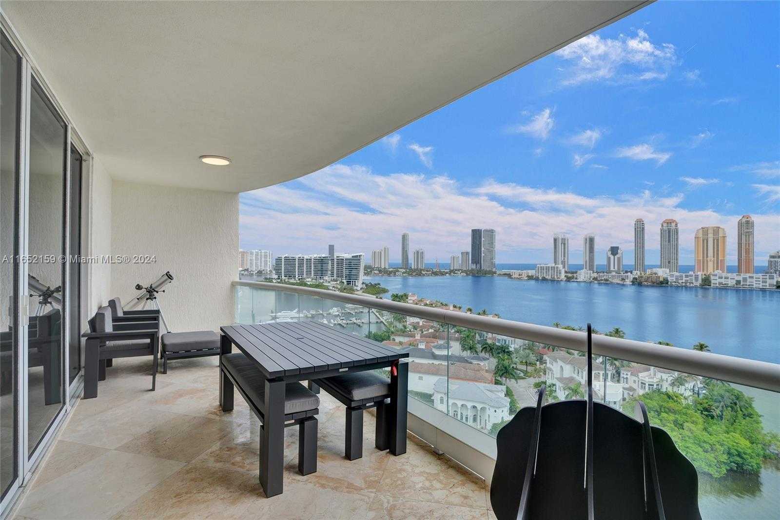 photo 3: 6000 Island Blvd Unit 1707, Aventura FL 33160