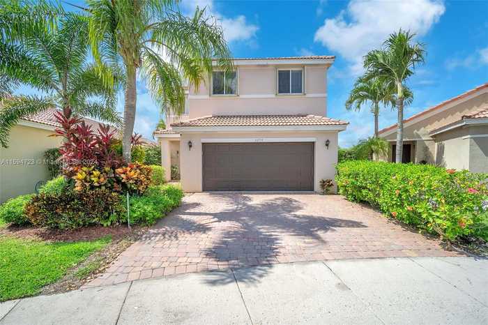 photo 1: 4254 Magnolia Ridge Dr, Weston FL 33331