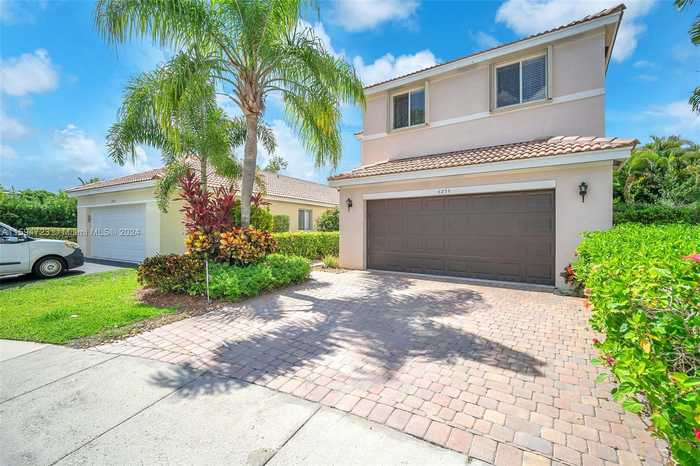 photo 2: 4254 Magnolia Ridge Dr, Weston FL 33331