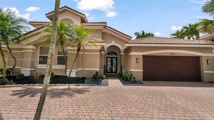 photo 1: 2269 Quail Roost Dr, Weston FL 33327