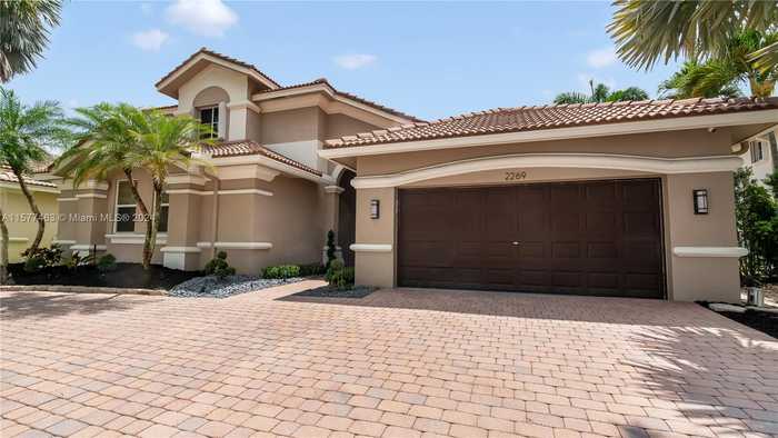 photo 2: 2269 Quail Roost Dr, Weston FL 33327