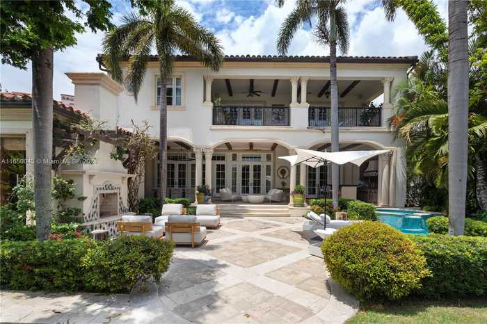 photo 1: 6915 Valencia Dr, Fisher Island FL 33109