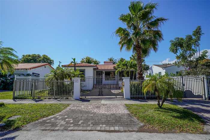 photo 1: 600 SW 19th Rd, Miami FL 33129