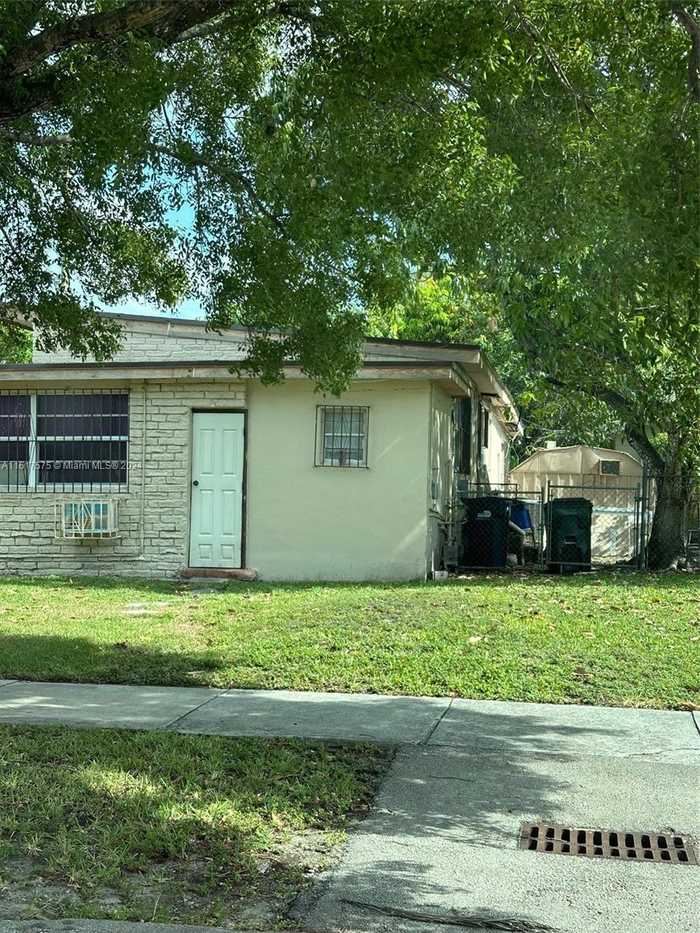 photo 1: 1300 SW 58th Ave, West Miami FL 33144