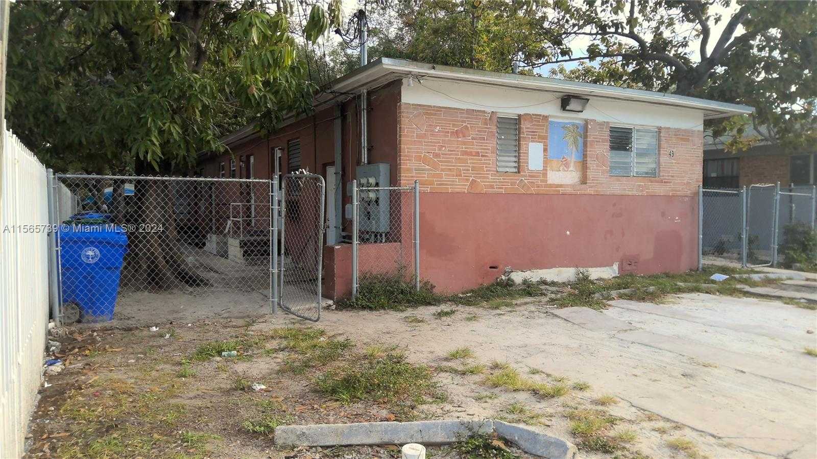 photo 3: 49 NE 56th St, Miami FL 33137