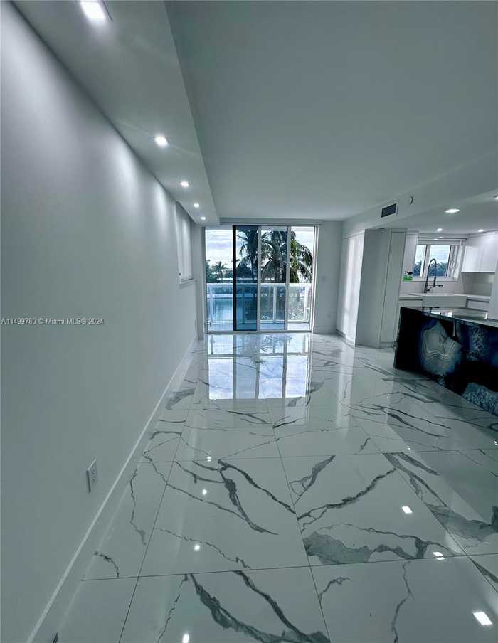 photo 11: 2457 Collins Ave Unit 408, Miami Beach FL 33140