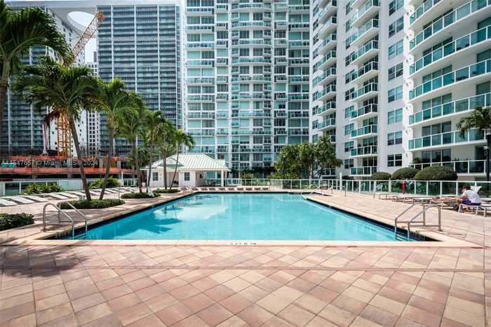 photo 1: 41 SE 5th St Unit 1815, Miami FL 33131