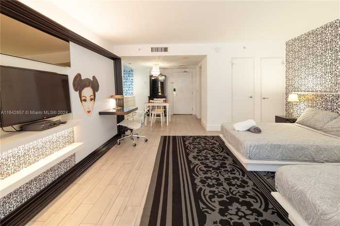 photo 2: 1100 West Ave Unit 512, Miami Beach FL 33139