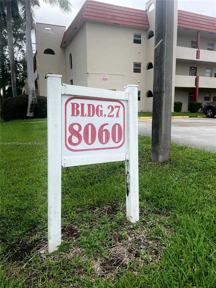 photo 2: 8060 N Sunrise Lakes Dr Unit 306, Sunrise FL 33322