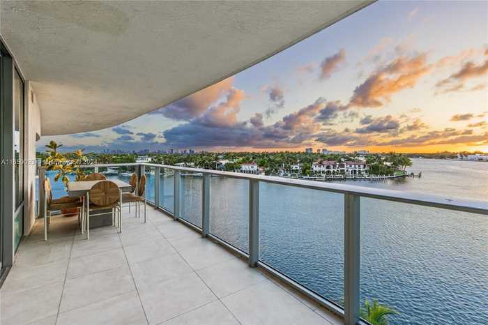 photo 1: 6620 Indian Creek Dr Unit 611, Miami Beach FL 33141