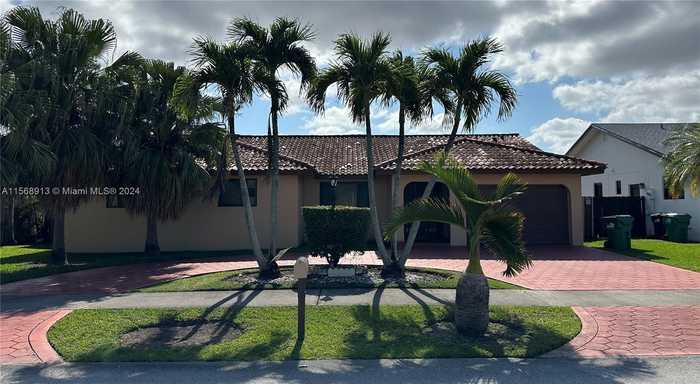 photo 1: 1417 SW 139th Ave, Miami FL 33184