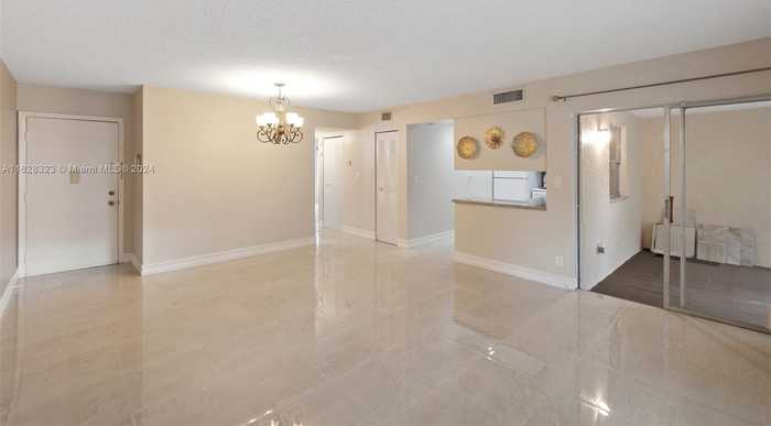 photo 2: 4230 NW 21st St Unit 229, Lauderhill FL 33313