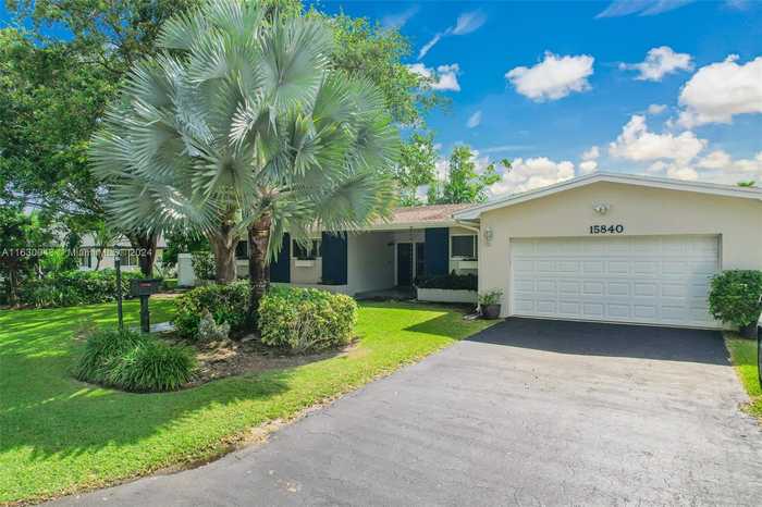 photo 2: 15840 SW 84th Ave, Palmetto Bay FL 33157