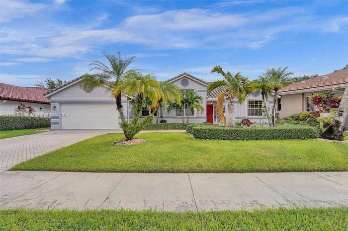 photo 1: 2790 Old Orchard Rd, Davie FL 33328