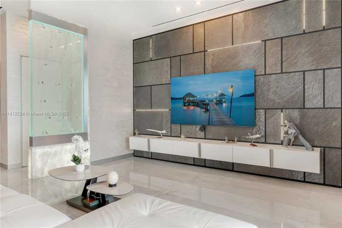 photo 2: 17141 Collins Ave Unit 3602, Sunny Isles Beach FL 33160