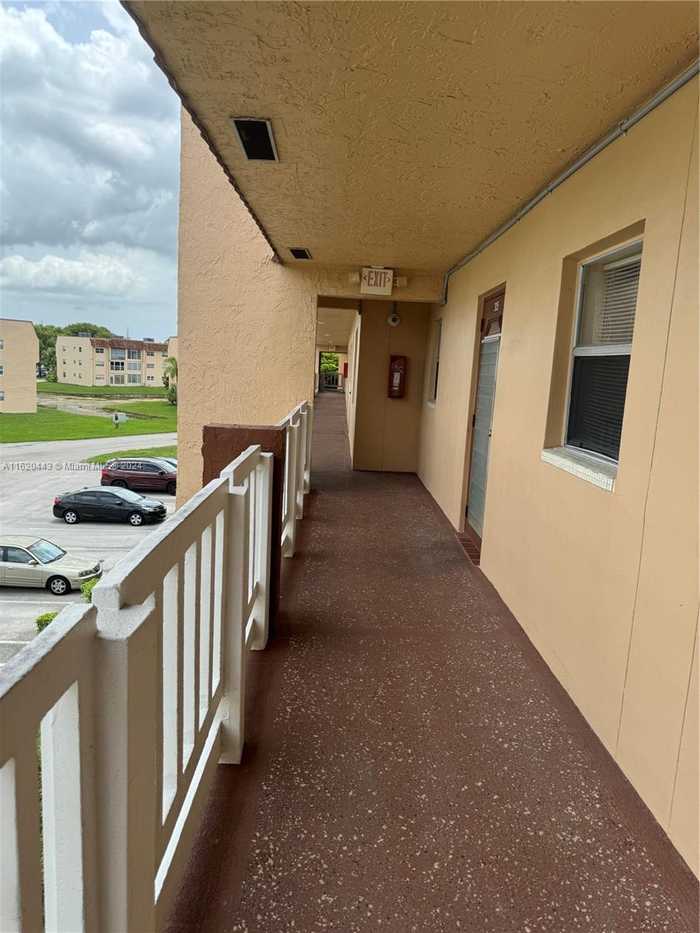 photo 2: 9281 Sunrise Lakes Blvd Unit 306, Sunrise FL 33322