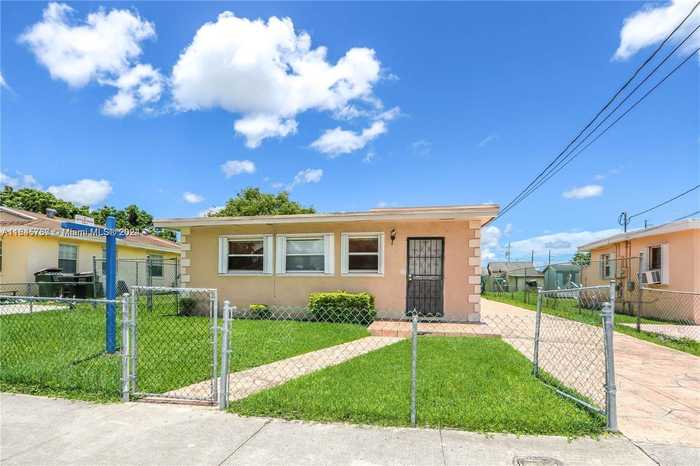 photo 2: 725 SW 12th Ave, Homestead FL 33030