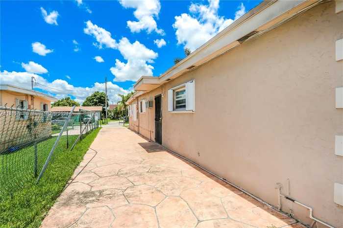 photo 6: 725 SW 12th Ave, Homestead FL 33030