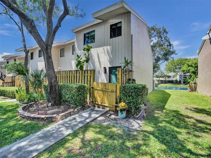 photo 1: 5180 S University Dr Unit 5180, Davie FL 33328