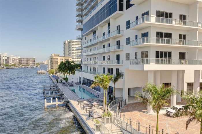 photo 32: 4010 S Ocean Dr Unit R3308, Hollywood FL 33019