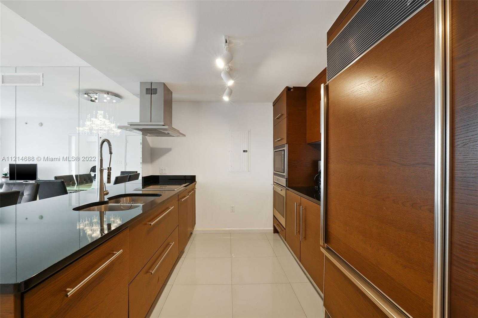 photo 3: 495 Brickell Ave Unit 3903, Miami FL 33131