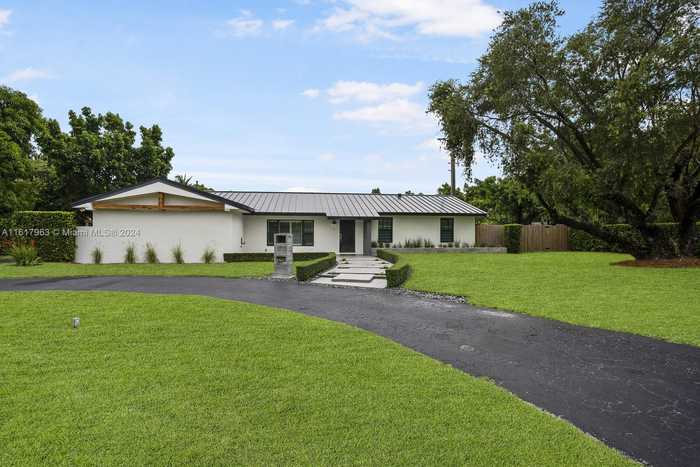 photo 1: 8705 SW 176th St, Palmetto Bay FL 33157