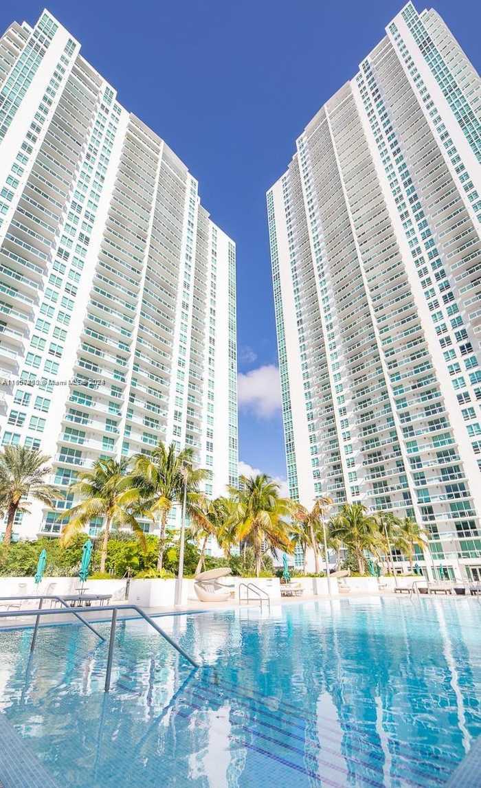 photo 1: 951 Brickell Ave Unit 3303, Miami FL 33131