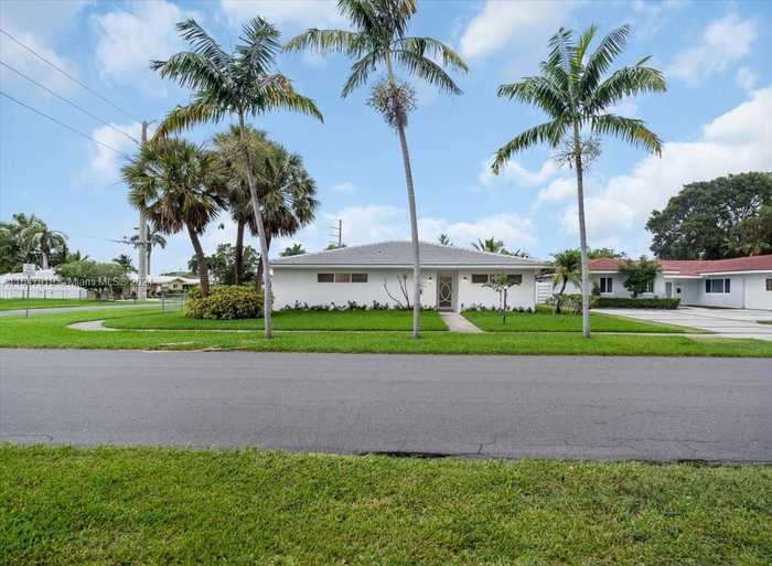 photo 1: 150 SE 3rd Ave, Dania Beach FL 33004